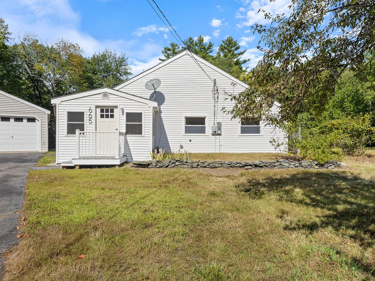 3 bed, 2265 sqft, $1,900 — Photo 3