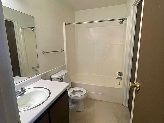 5th image of 8 Griffin Ct #2