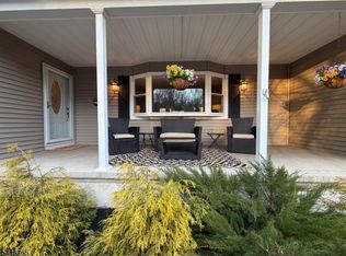 206 Pleasant Run Rd, Neshanic Station, NJ 08853