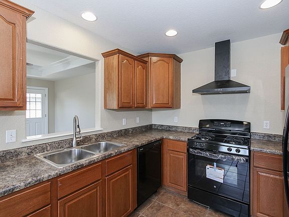 4th image of 3002 SW Wentworth Ave