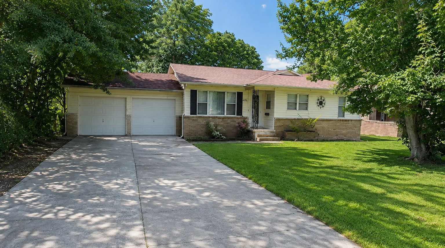 4 bed, 1.5 bath, 1328 sqft, $2,400 — Photo 1