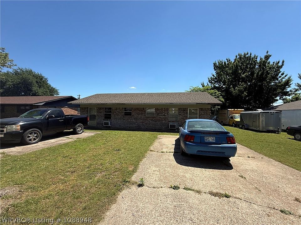 1st image of 102 Maple Dr