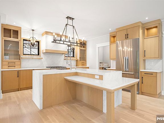 5th image of 671 Delaware Avenue