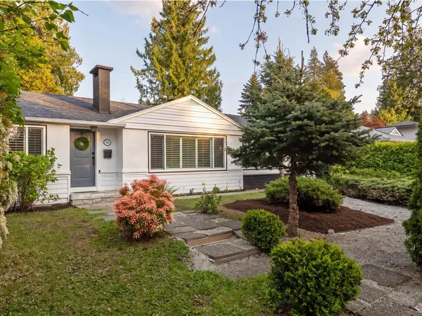 744 Kilkeel Pl, North Vancouver, BC V7N 2X1