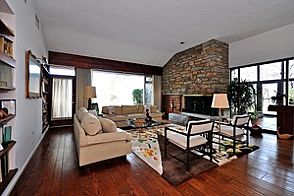 5th image of 10 Sloanes Ct
