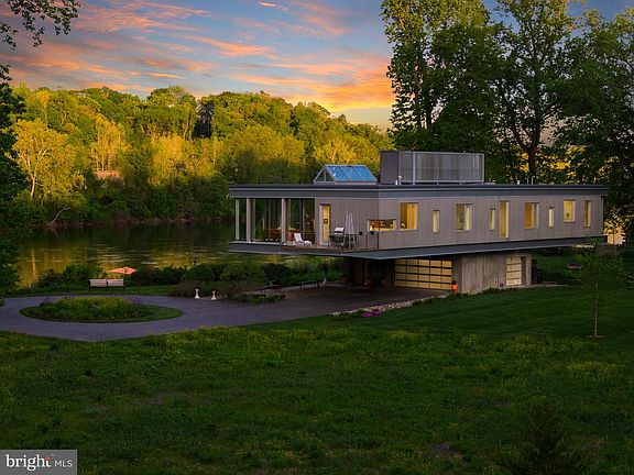 2nd image of 2710 River Rd