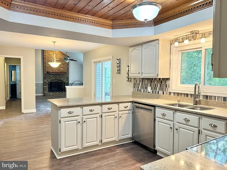 3302 Aquia Dr — Photo 25