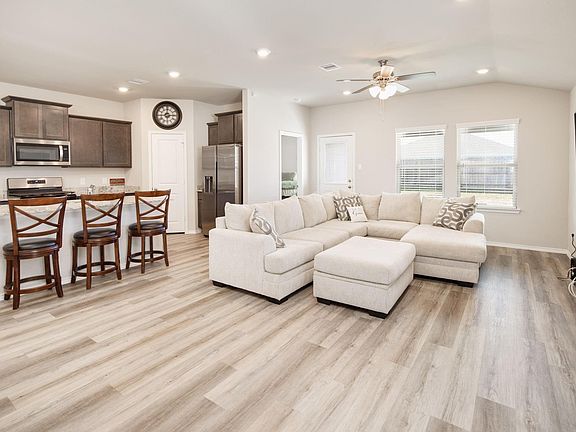 4th image of 2218 Spyglass Dr