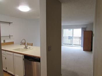 3rd image of 5834 NE 75th St Unit B102