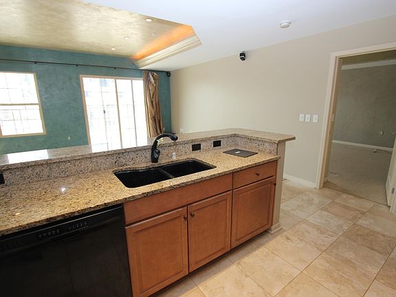 5th image of 925 N Lincoln St APT 11C