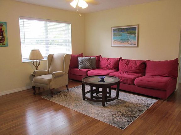 3rd image of 446 Tequesta Dr