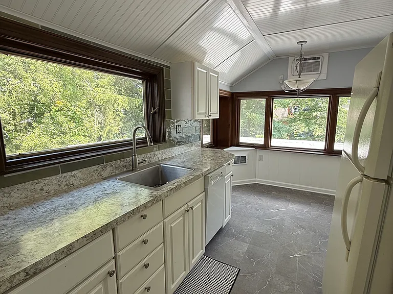 106 Morgan Ave — Photo 5
