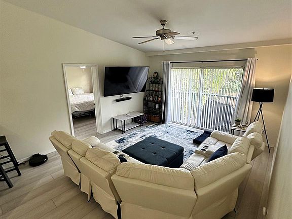 4th image of 2131 SE 10th Avenue #1120