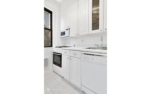 Sold by Douglas Elliman | media 4