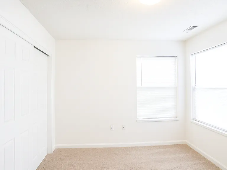 Cottonwood Creek Apartments — Photo 10