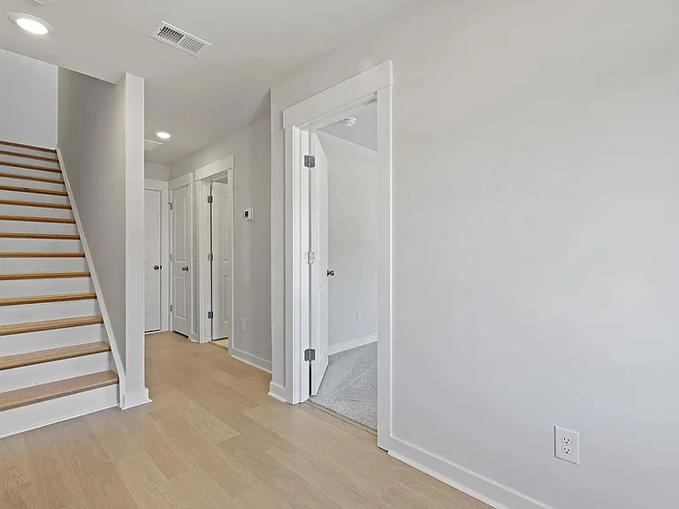 417 Talbot Dr — Photo 15