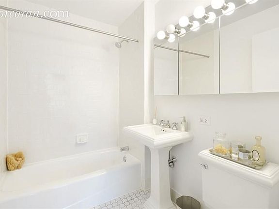 3rd image of 212 Warren St APT 1E