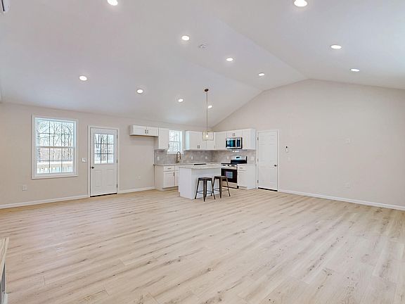 3rd image of 515 Hummingbird Ct