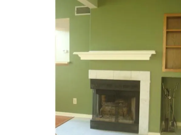 60 Carriage Crossing Ln, Middletown, CT 06457