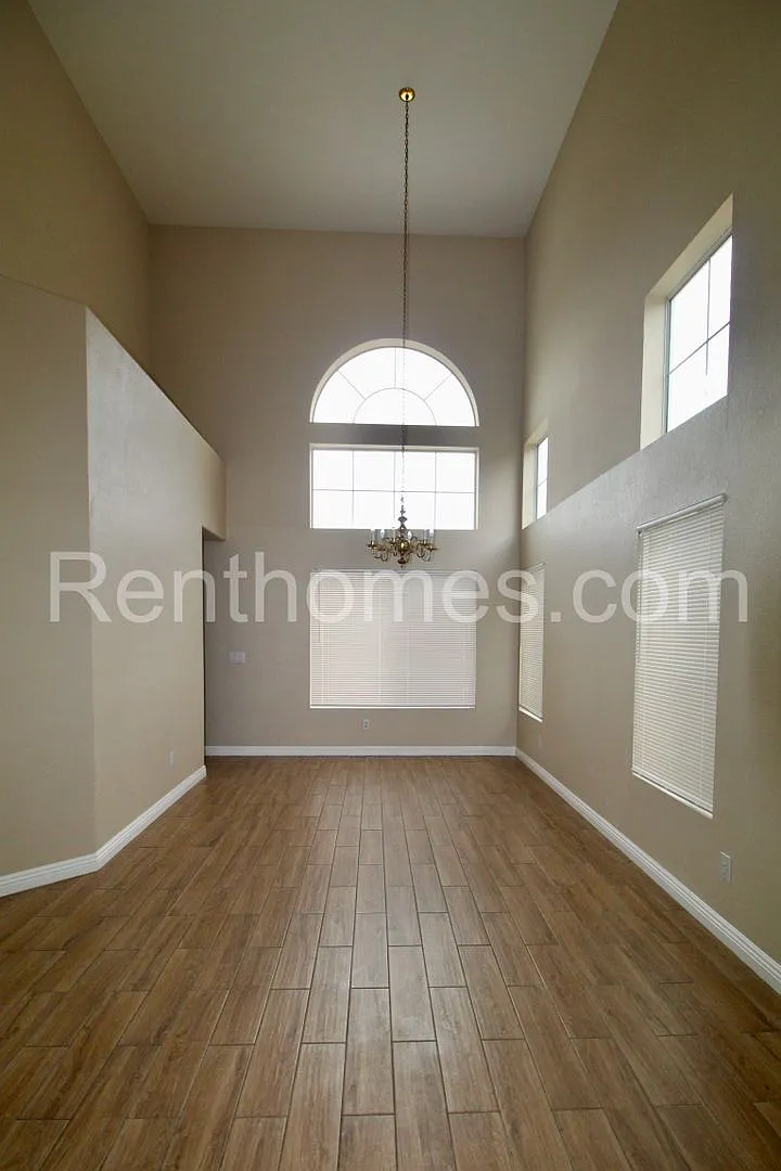 Mira Mesa, 11597 Trailbrush Pt, Remodeled Kitchen, Nice Views, Fireplace, 3 Car Garage. — Photo 2