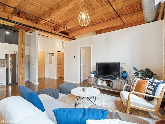 5th image of 2511 W Moffat St APT 206