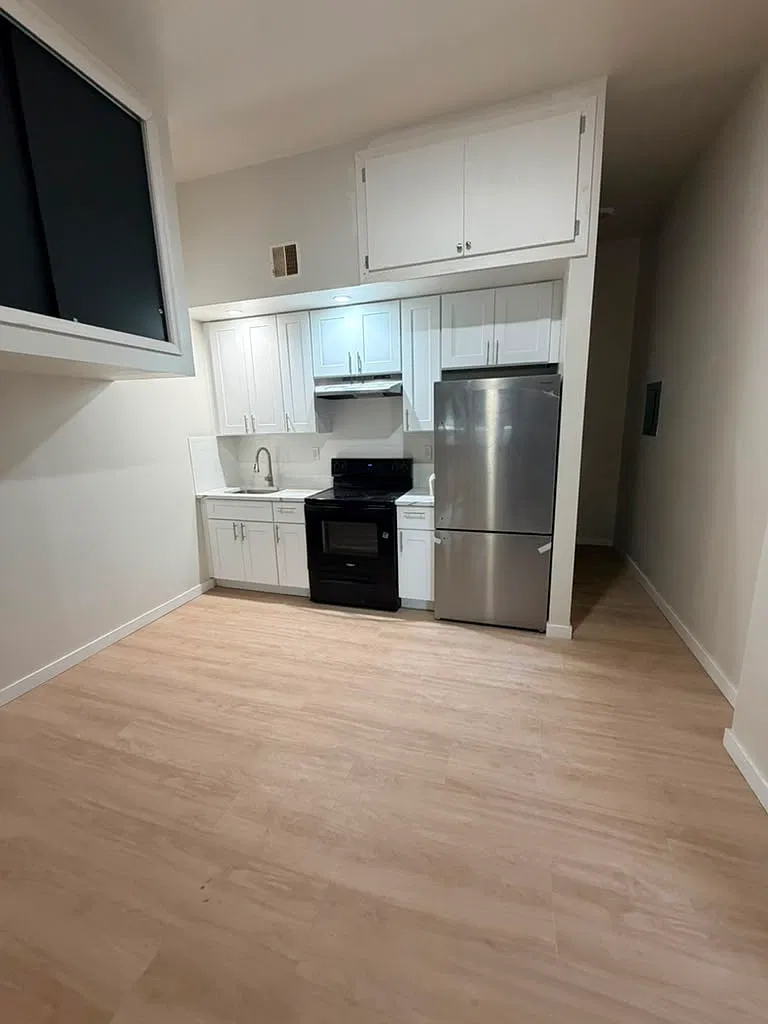 Studio, $1,300 — Photo 1