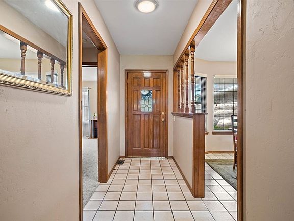 4th image of 309 Wren Dr