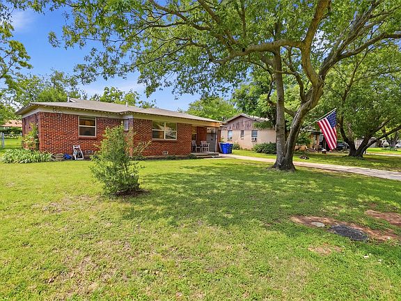 4th image of 807 Elizabeth Blvd