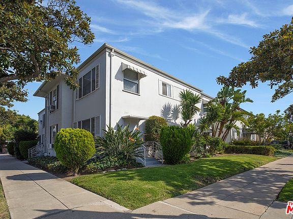 2nd image of 300 S Doheny Dr