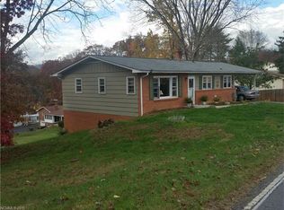 590 Mulberry St, Clyde, NC 28721