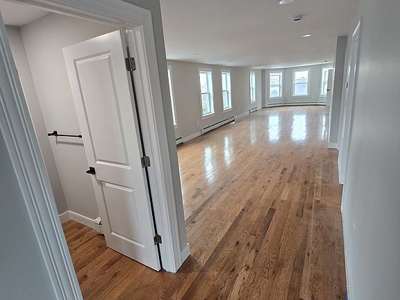 5th image of 167 Rockland St #3