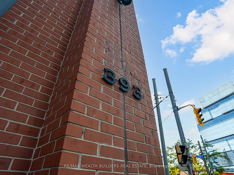 393 King St E #403 — Photo 26