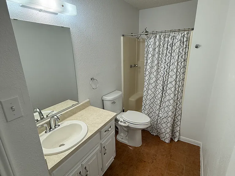 837 Avenue C — Photo 12