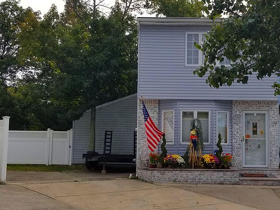 4th image of 77 Ironwood St