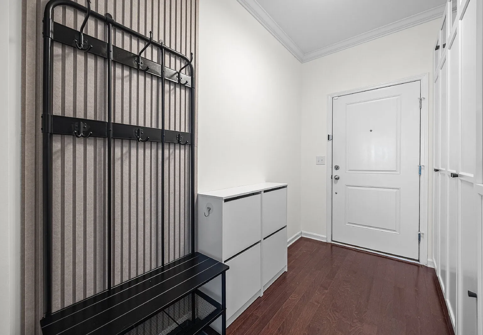 3 bed, 2.5 bath, 2254 sqft, $2,600 — Photo 3