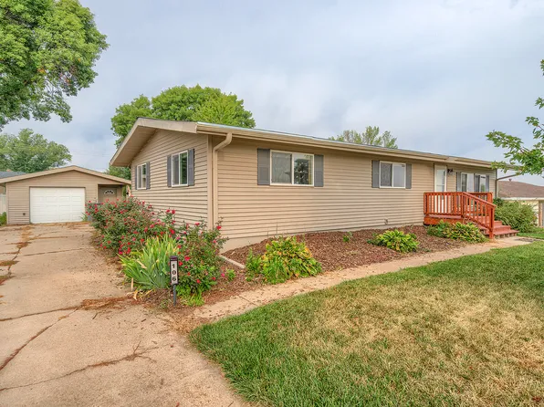 106 Terrel Ave, Treynor, IA 51575