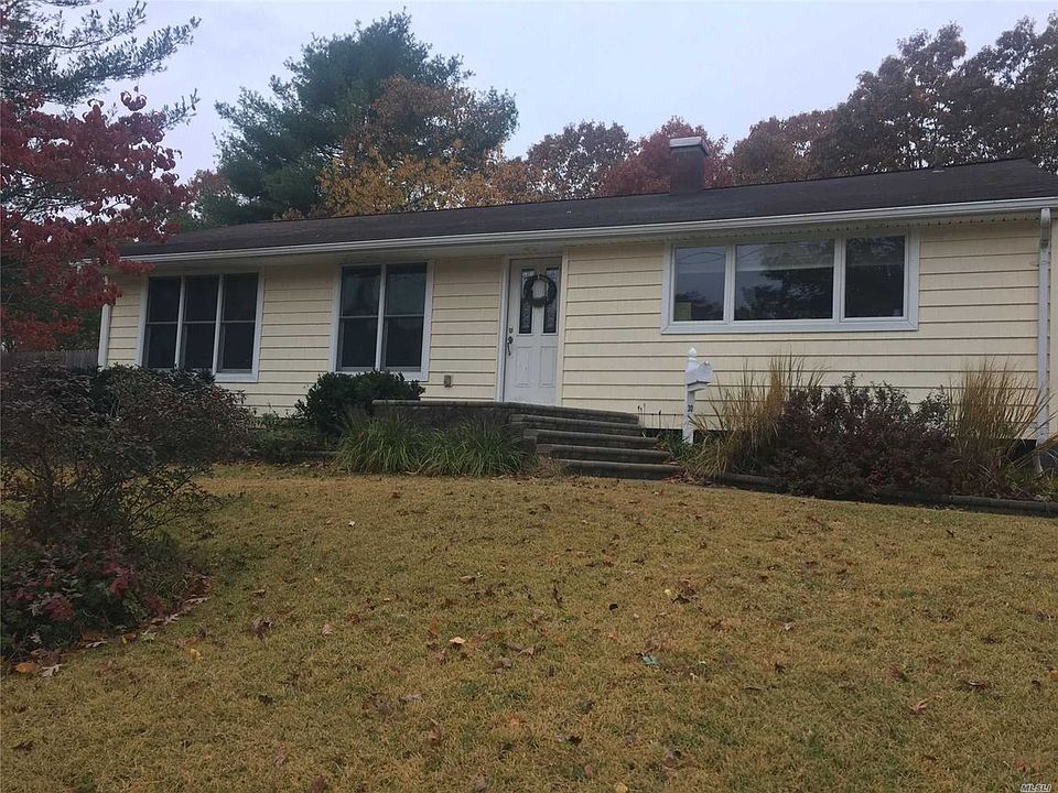1st image of 30 Fawn Ln W