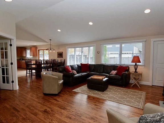 5th image of 162 Crescent St
