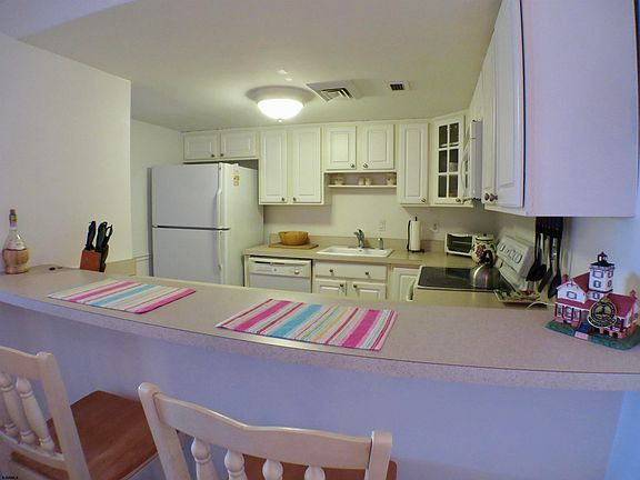 5th image of 500 Bay Ave APT 305
