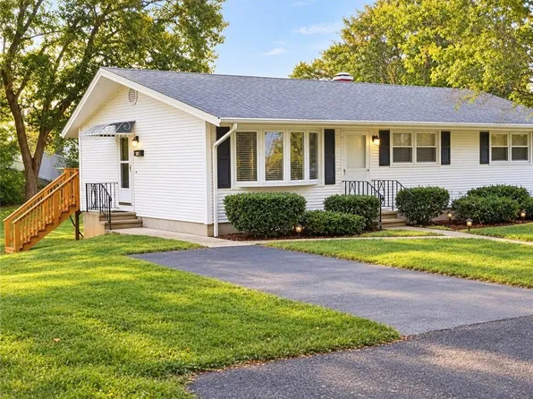 15 Spruce St, Lincoln, RI 02838