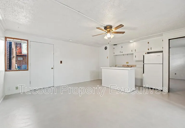 802 N Alvernon Way E — Photo 6