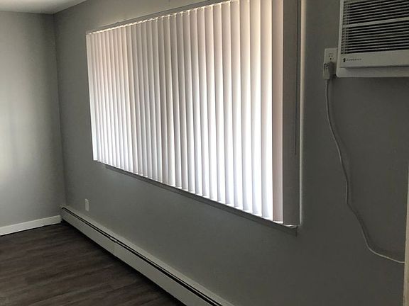 3rd image of 5680 Pardee Rd #1