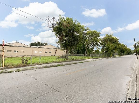 5th image of 202 W Grayson St