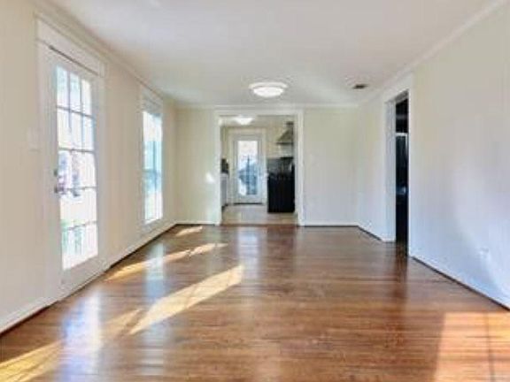 4th image of 210 Byrne St