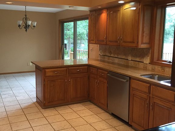5th image of 2525 Thoreau Ct NE
