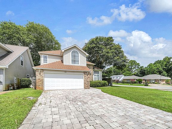 3rd image of 1068 Windmill Dr NE