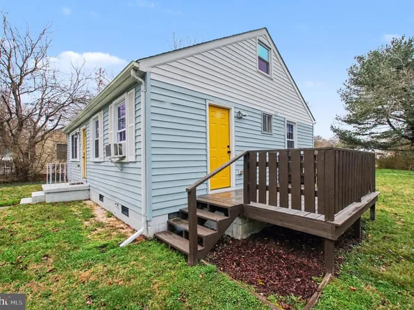 217 Locust Ave, Colonial Beach, VA 22443