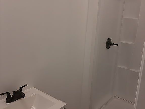 4th image of 132 Shawna Ln