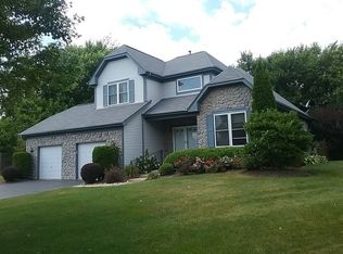 676 Providence Ln, Crystal Lake, IL 60012