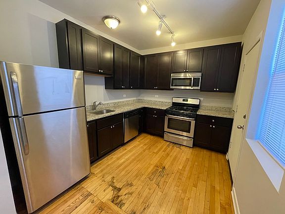 3rd image of 6971-75 N Greenview Ave #6971-2S